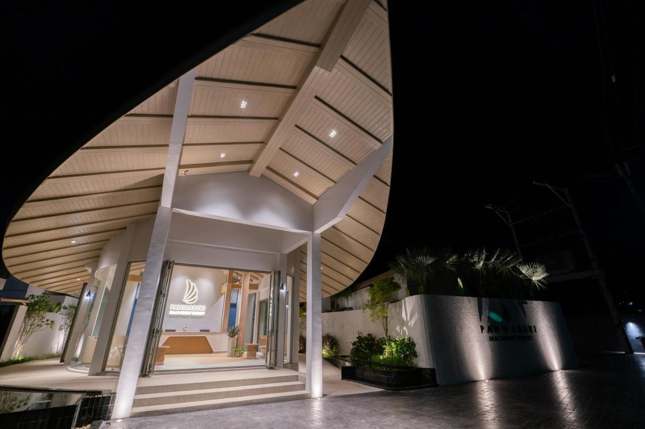 攀瓦布里海滨度假村【SHA Extra Plus】 攀瓦海滩 外观 照片 The entrance of the resort
