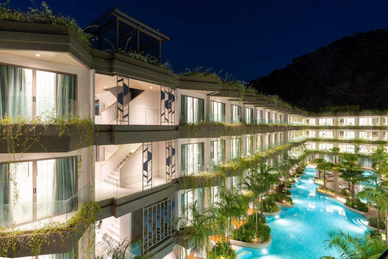 攀瓦布里海滨度假村【SHA Extra Plus】 攀瓦海滩 外观 照片 The hotel at night