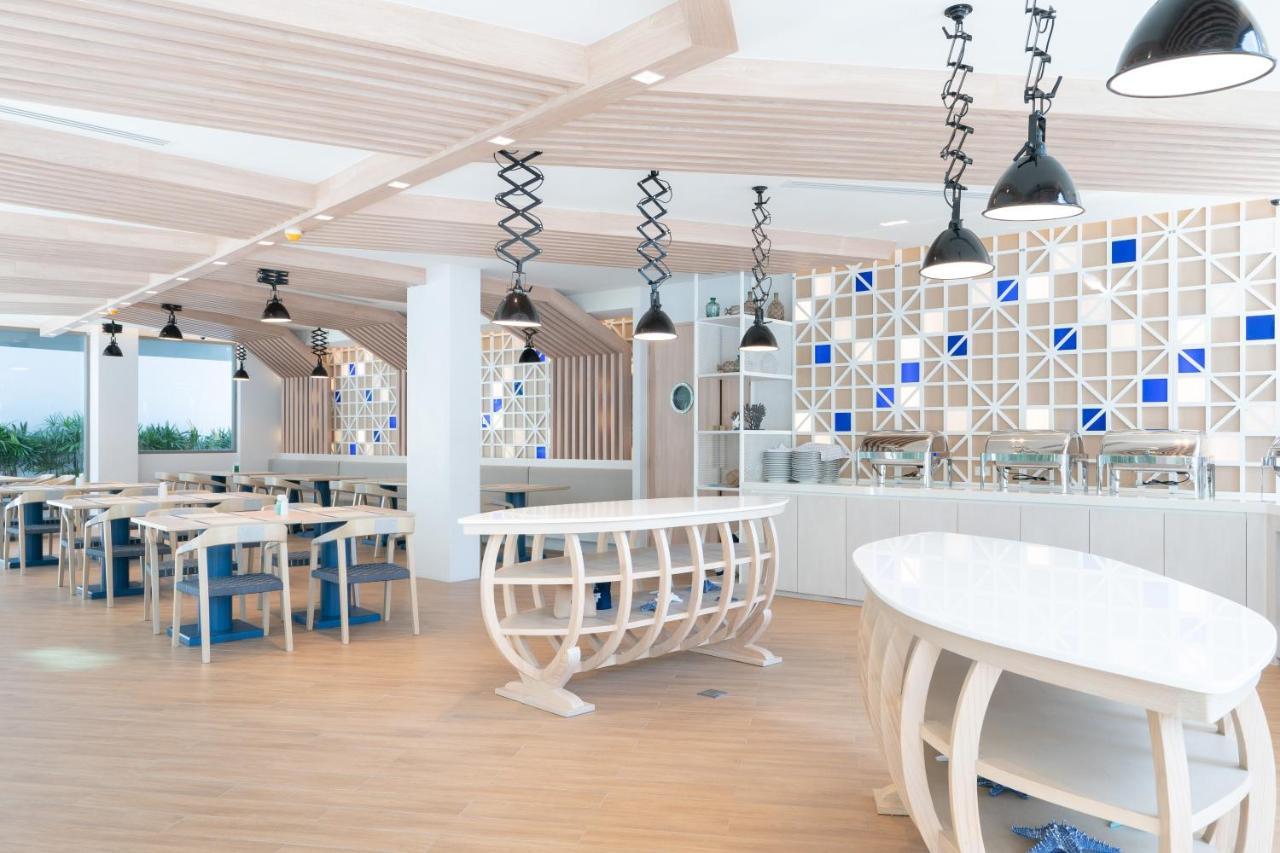 攀瓦布里海滨度假村【SHA Extra Plus】 攀瓦海滩 外观 照片 The interior of the restaurant